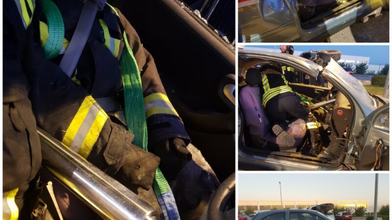 Übung: schonende Rettung aus Unfallfahrzeug